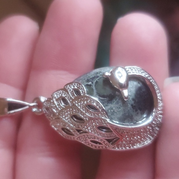 New Silver Wrapped Kambaba Jasper Peacock Pendant. - Picture 1 of 12